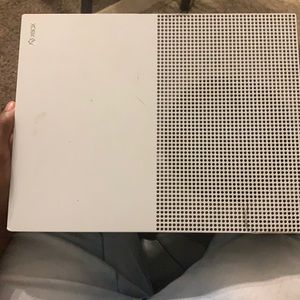 I am selling a Xbox 1s for 250